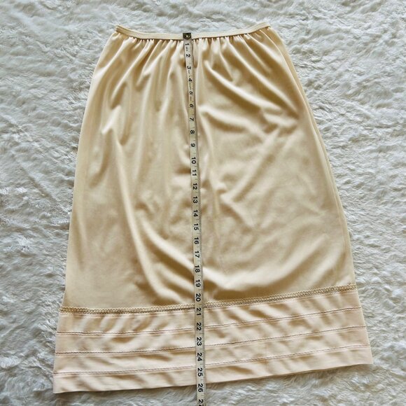 Vintage Komar Pillow Tab Beige Nylon Half Slip Coquette Cottagecore Skirt Medium - Picture 5 of 10